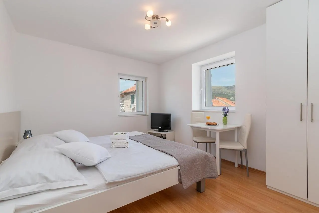 Apartments Leonarda Trogir 0*,  Croacia