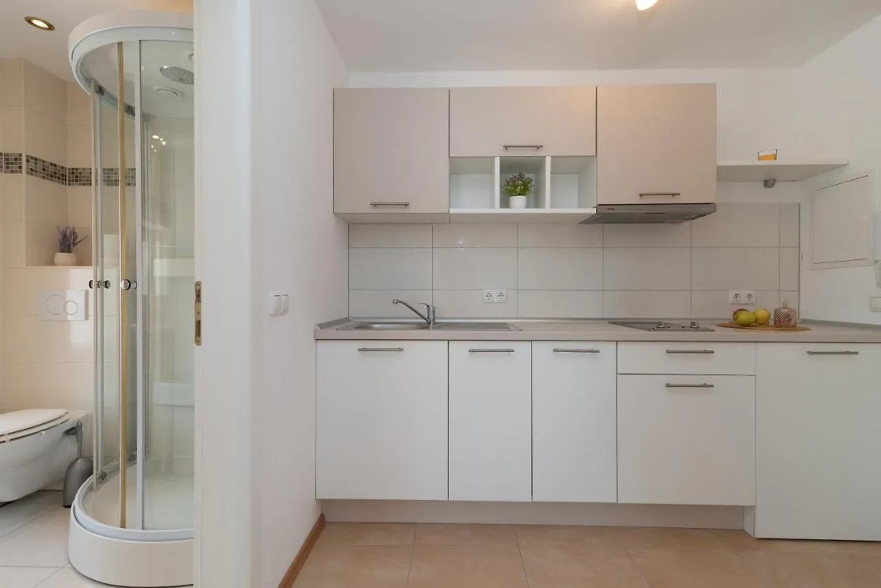 Apartments Leonarda Trogir 0*,