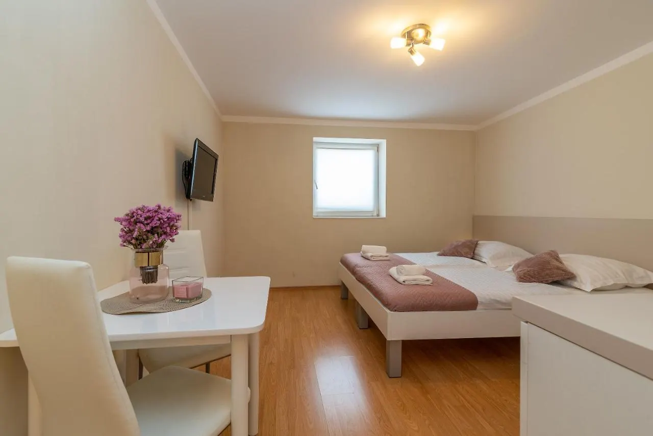 Apartments Leonarda Trogir