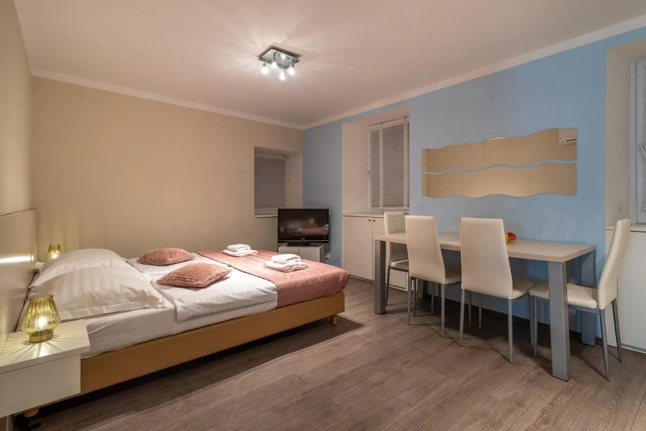 Apartments Leonarda 特罗吉尔 克罗地亚