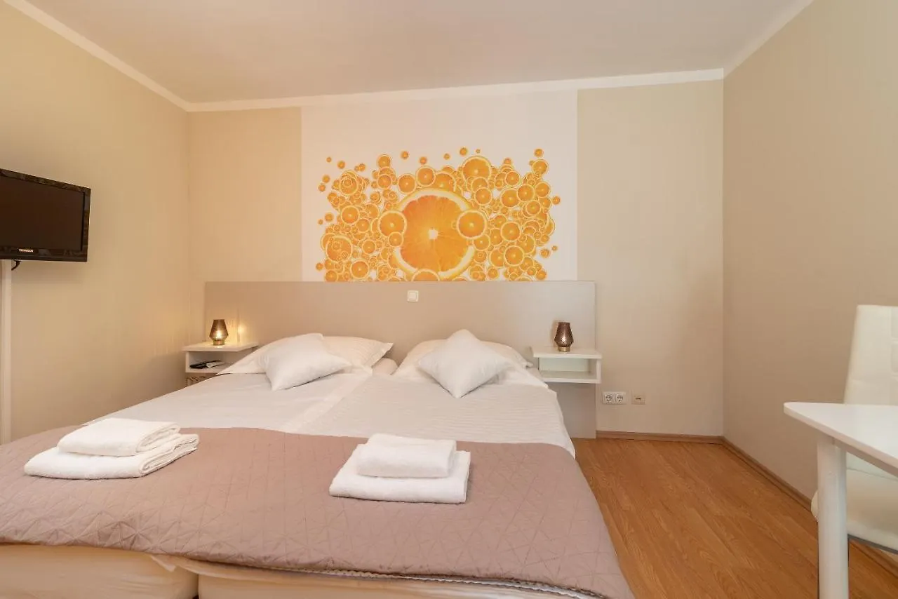 Apartments Leonarda 特罗吉尔 克罗地亚