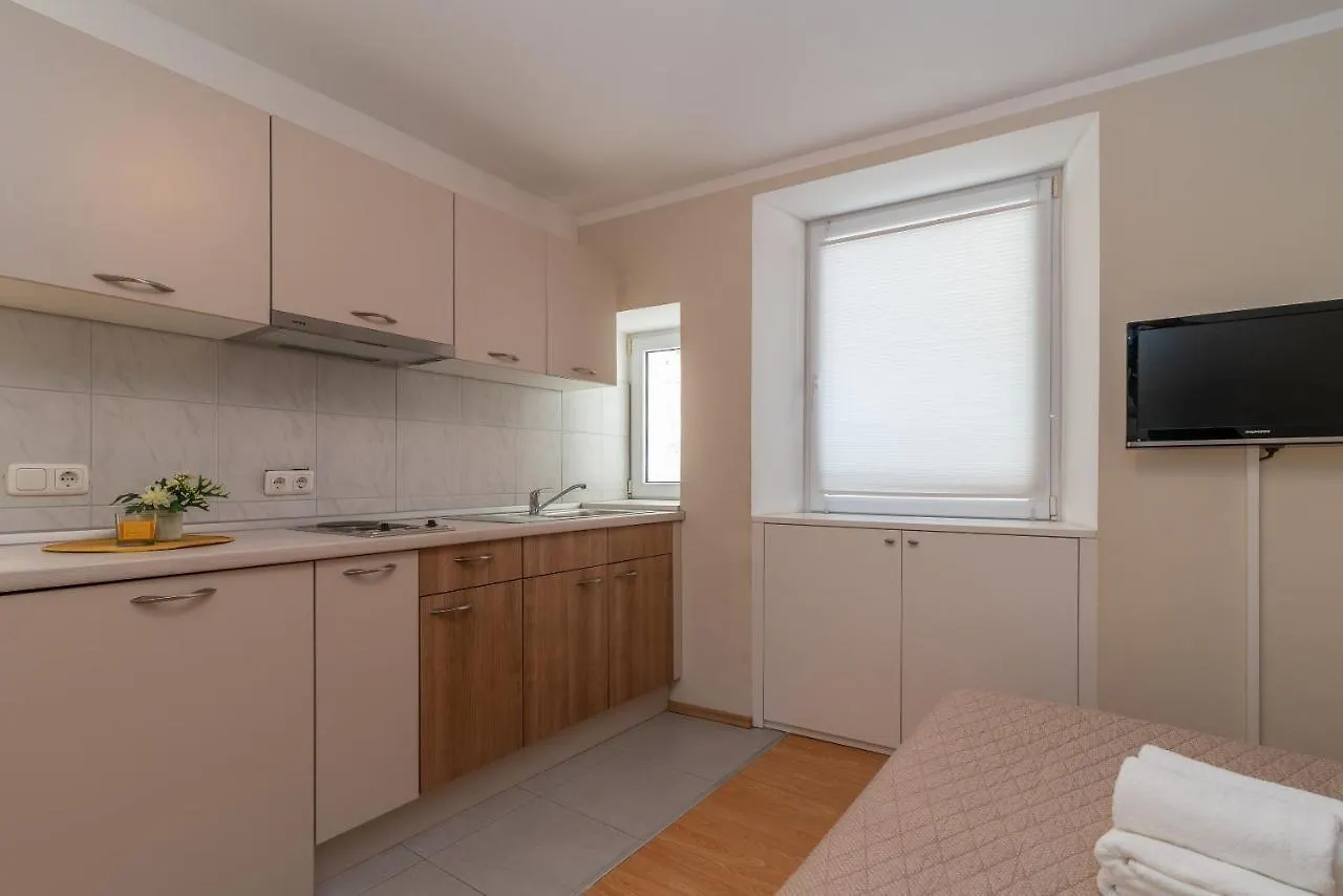 Apartments Leonarda 特罗吉尔 克罗地亚