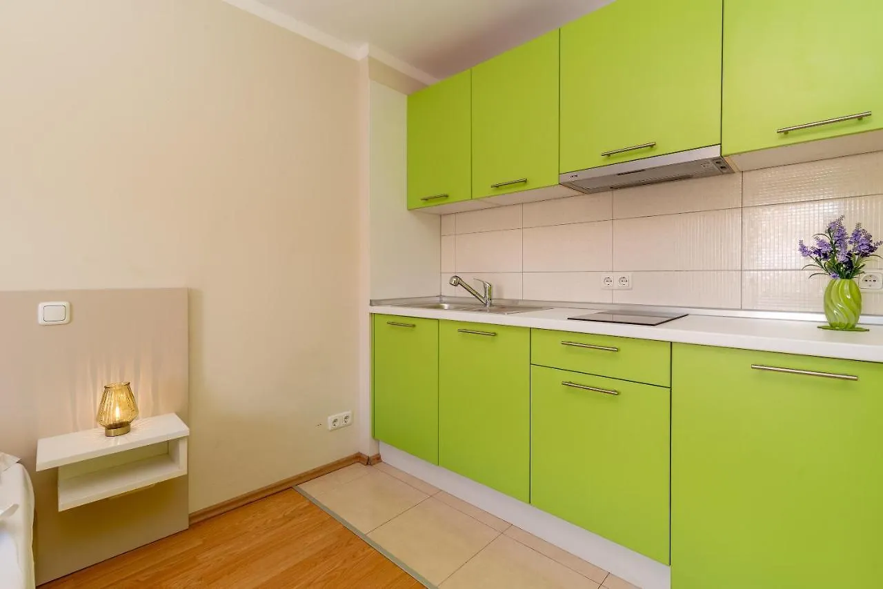 Apartments Leonarda 特罗吉尔