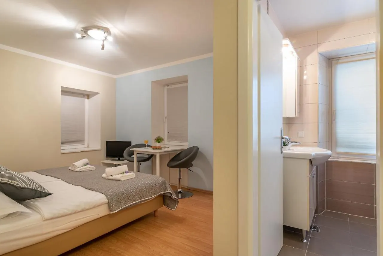 Apartments Leonarda 特罗吉尔