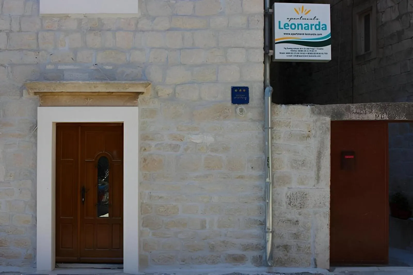 Apartments Leonarda 特罗吉尔
